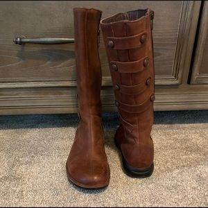 Merrell leather boots. Size 6.5 Great condition.